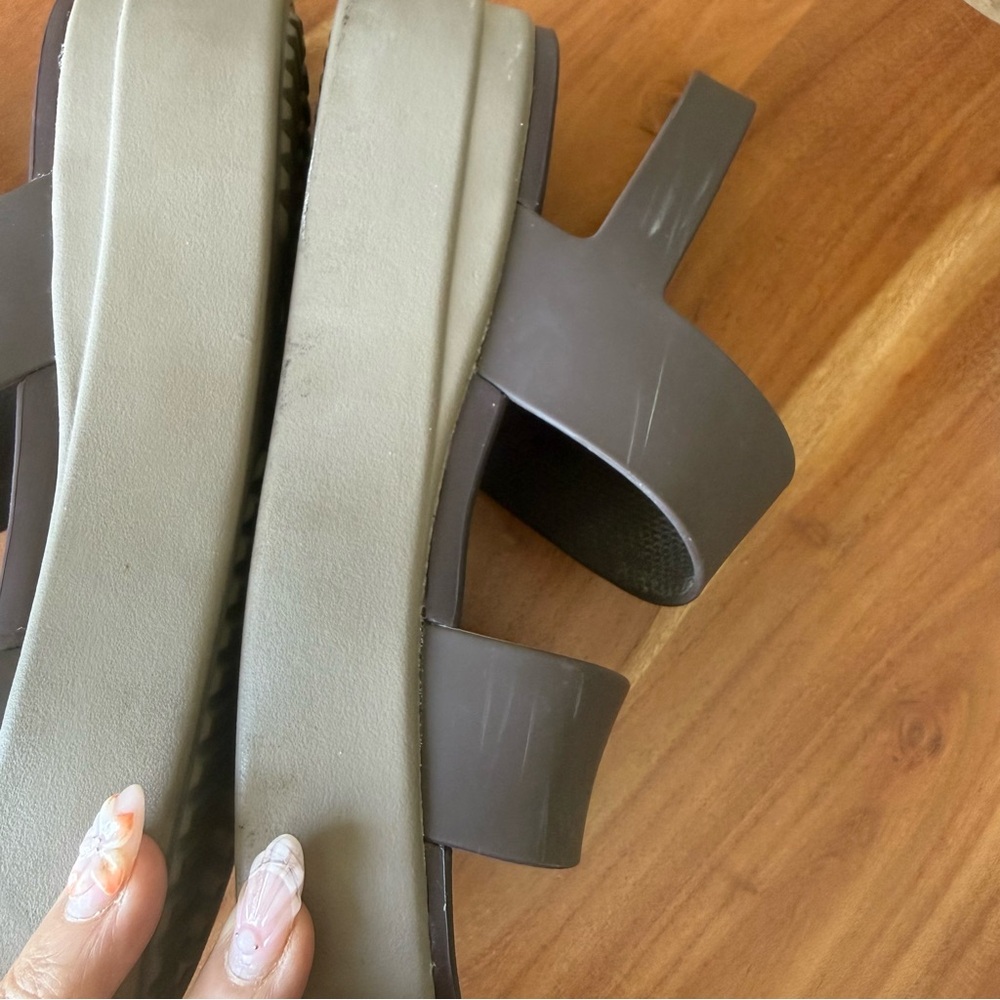 CROCS Women's Brooklyn Low Wedge Sandals - Picture 7 of 14
